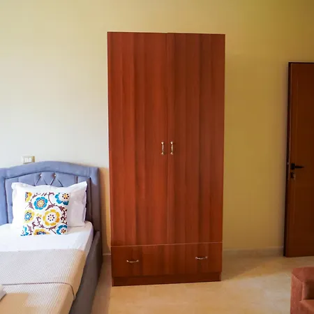 Kalpazo Kaja Garden Apartment *