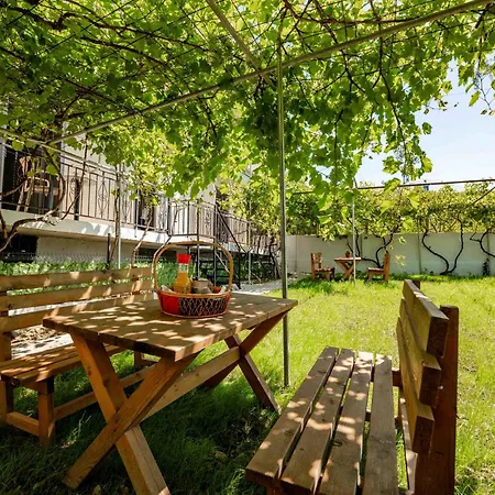 Kalpazo Kaja Garden * Golem (Tirana)